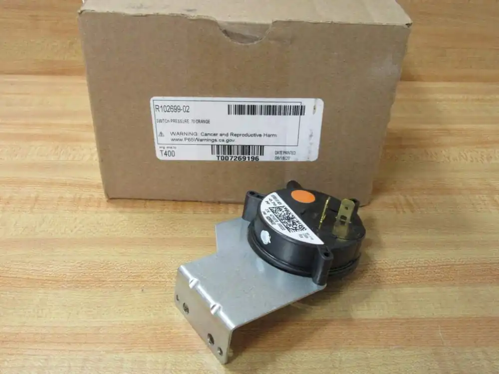 SK0339163-US20260702-105043-0 Armstrong R102699-02 SPST Pressure Switch -.70 wc - Image 1