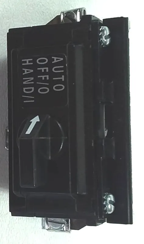 SK0385584-US20260702-105043-0 Schneider Electric 9999SC2 Hand-Off-Auto Selector Switch 600V - Image 1