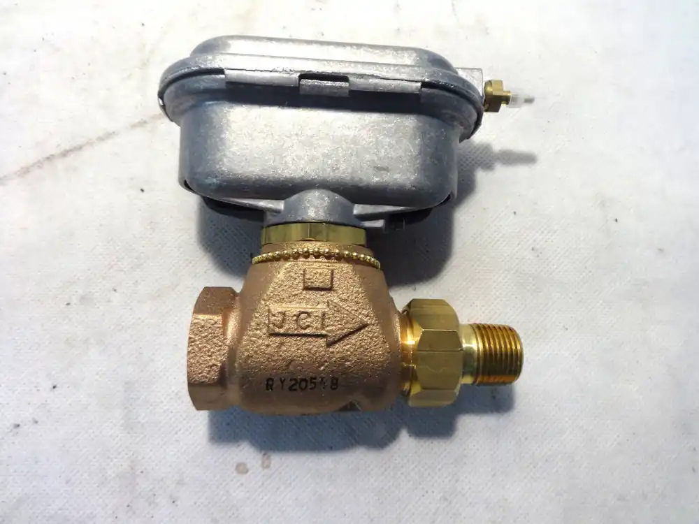 Johnson Controls VG7251CS+3801B Series VG7000 Model Brass Trim Globe Valve with Pneumatic Actuator