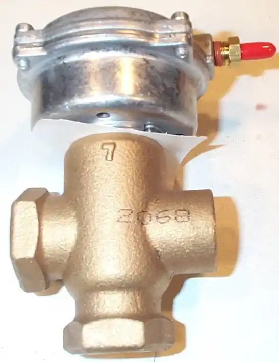 SK0392717-US20260702-105043-0 Siemens 258-02065 Brass Control Valve 3-Way 1/2 Inch NPT Female Mixing Valve Actuator 8-13 PSI - Image 1
