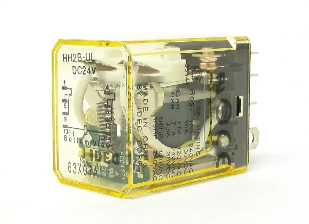 IDEC RH2B-ULDC24V Compact Power Relay 24VDC 10A DPDT
