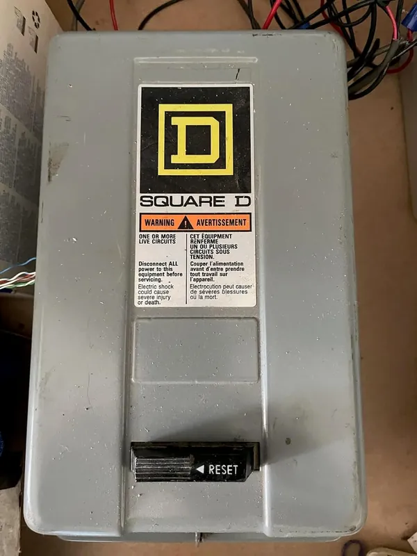 Square D 8536SCG3V02H30S NEMA Motor Starter Type S Non-Reversing Size 1 27A 10HP 460VAC 3-Pole 120VAC Coil